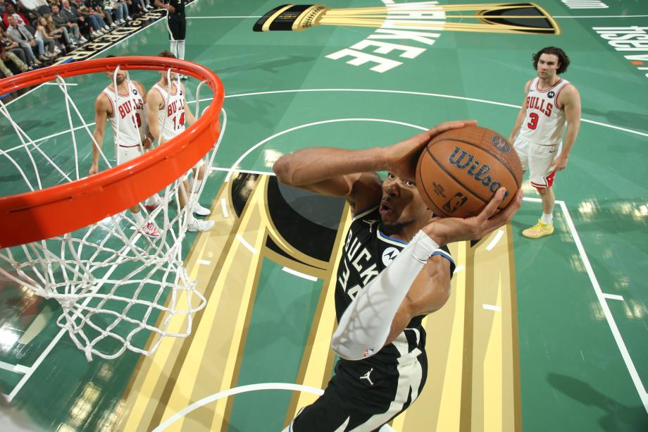 NBA杯-字母哥41+15+9 雄鹿主场力克公牛