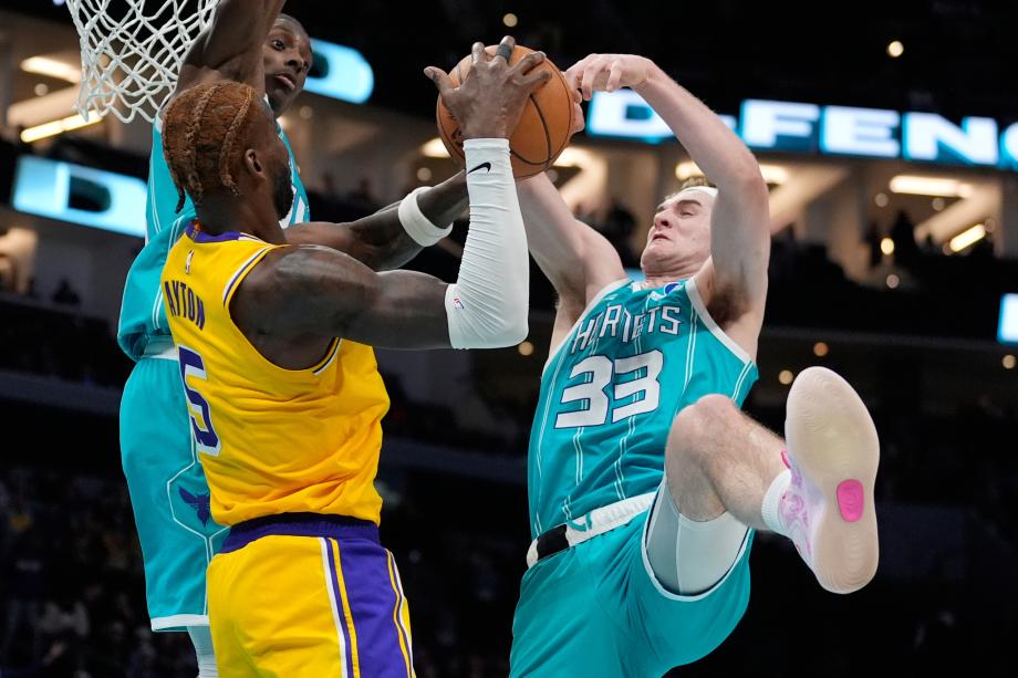 东契奇38+6+7里夫斯复出24分 湖人送黄蜂3连败