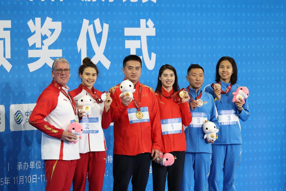 [图]全运会女子100米蝶泳 江苏选手张雨霏摘金