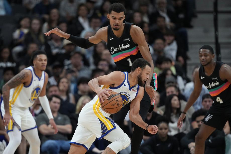 库里46+5+5文班亚马空砍三双 勇士逆转战胜马刺