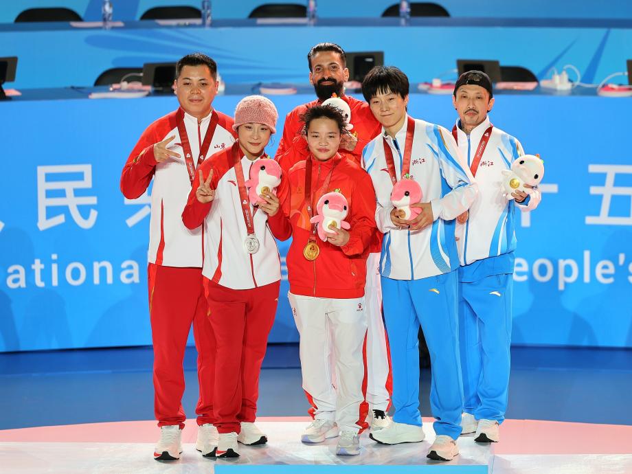 [图]轰隆舞女子组决赛 刘清漪治服敌手生效卫冕