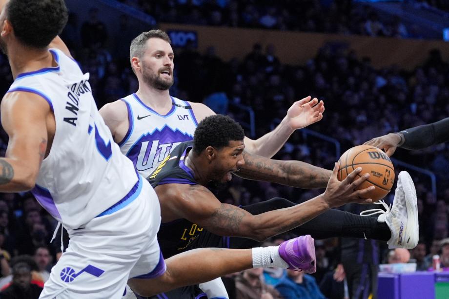 詹姆斯复出砍11+12东契奇37+10 湖人逆转爵士