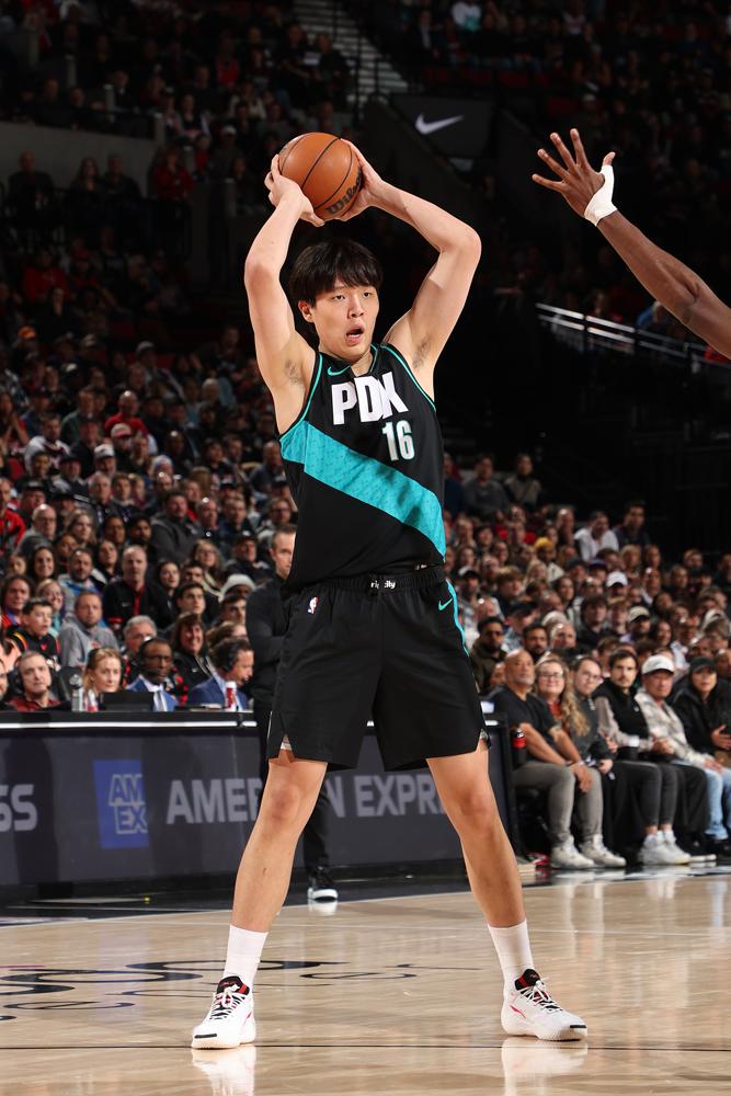 杨瀚森9分5板3助均创新高 开拓者不敌太阳