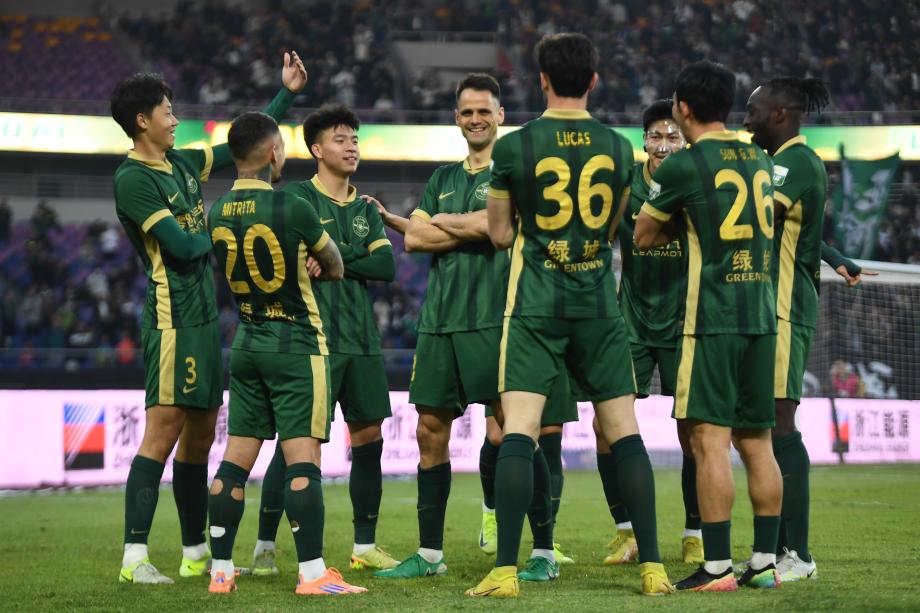 席尔瓦梅开二度 青岛海牛客场战平成功保级