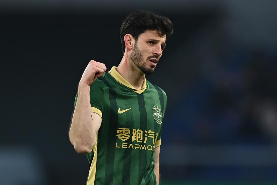 席尔瓦梅开二度 青岛海牛客场战平成功保级