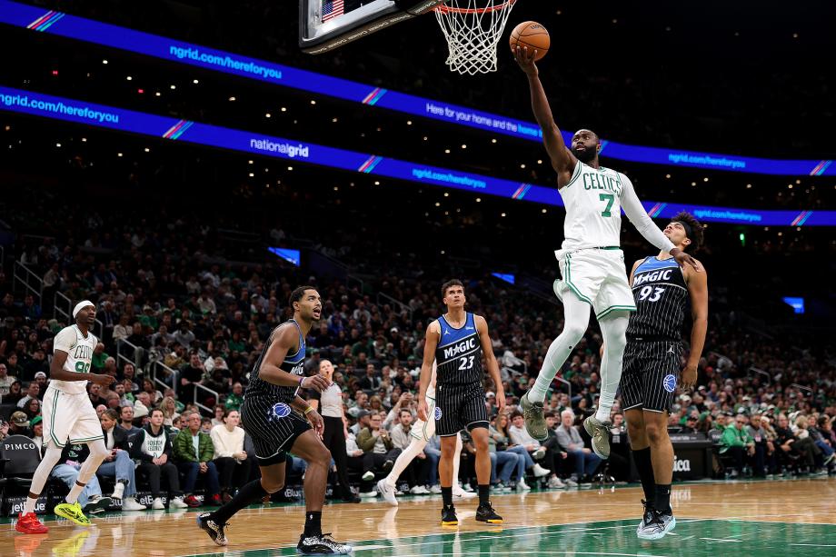 布朗35+8 凯尔特人终结魔术三连胜