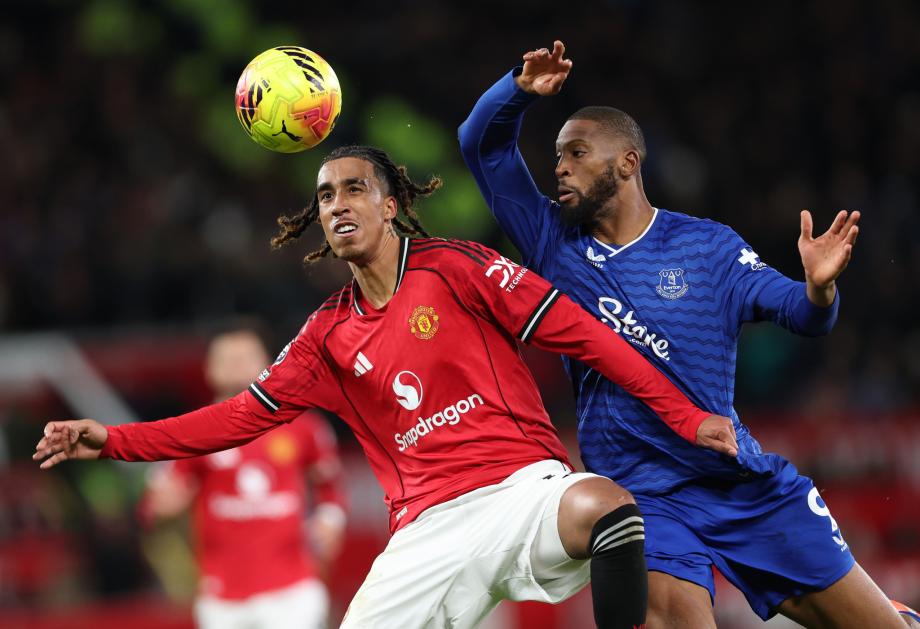 盖耶掌掴队友直红霍尔破门 曼联0-1埃弗顿