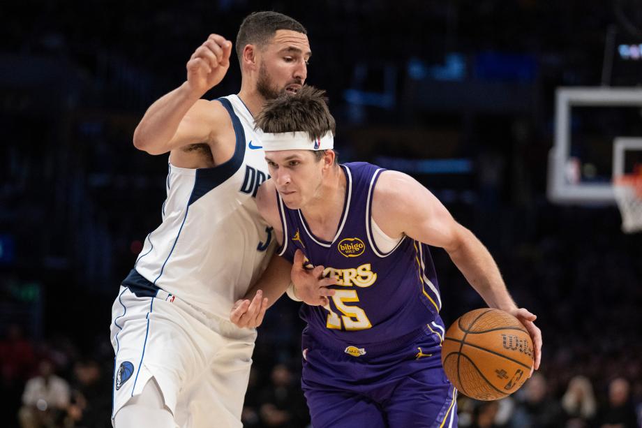 里夫斯38+8东契奇35+11 湖人击败独行侠全胜晋级