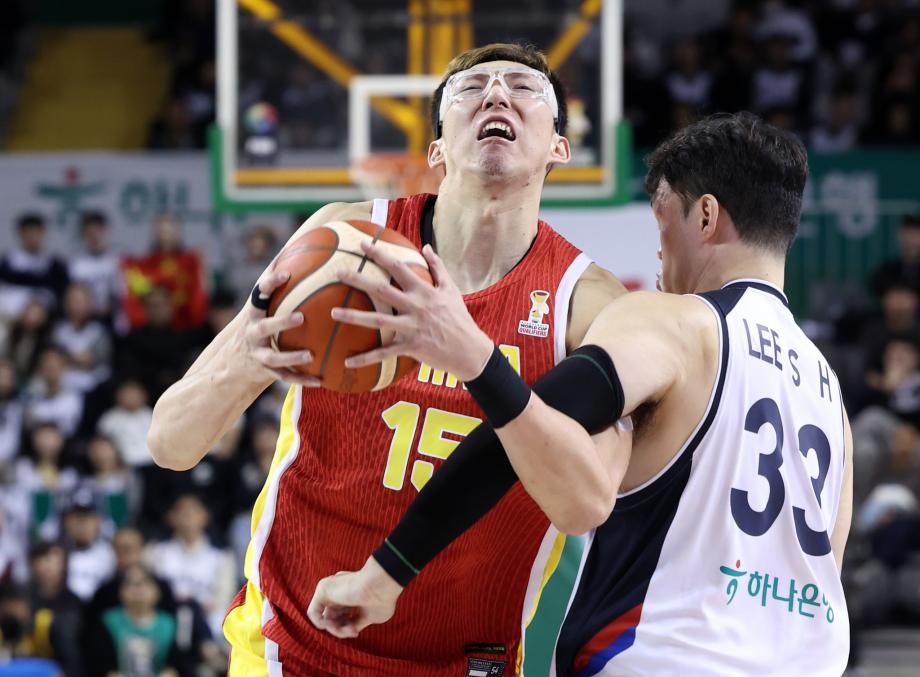 [图]周琦17+15程帅澎19分伤退 中国男篮76-90韩国东南亚菜风格