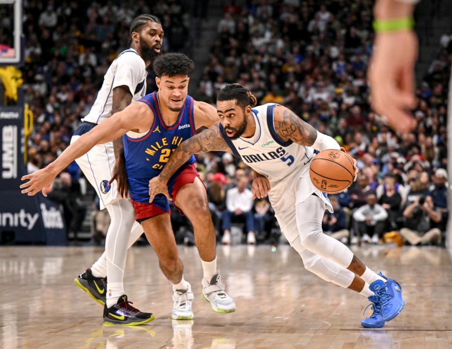 戴维斯32+13约基奇空砍29+20+13 独行侠胜掘金