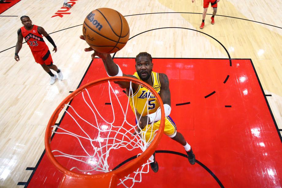 詹姆斯1297场连续得分上双纪录终结 湖人绝杀猛龙