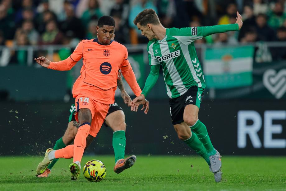 费兰戴帽巴萨三人失单刀 巴萨5-3贝蒂斯迎6连胜