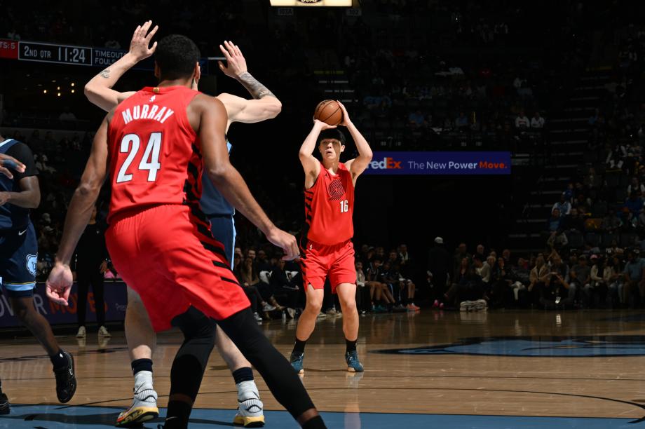 杨瀚森生涯首次先发砍4分5板 开拓者不敌灰熊