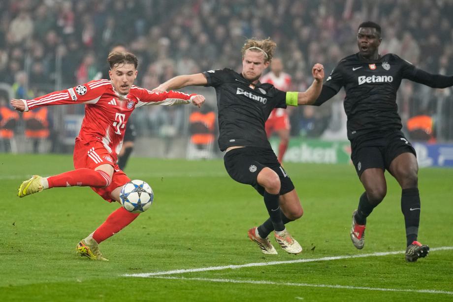 17岁小将卡尔欧冠4场3球 拜仁3-1葡萄牙体育