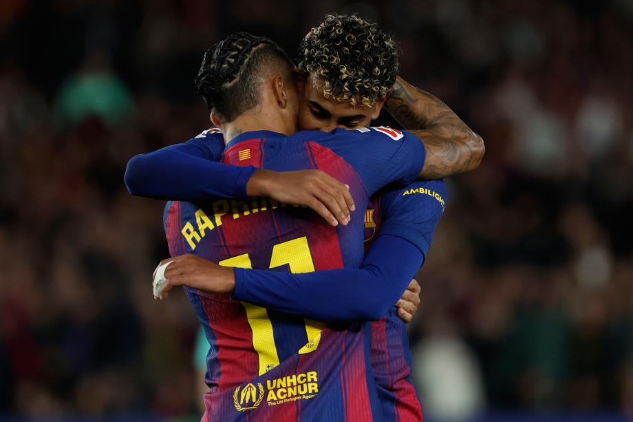 拉菲尼亚梅开二度 巴萨主场2-0完胜奥萨苏纳