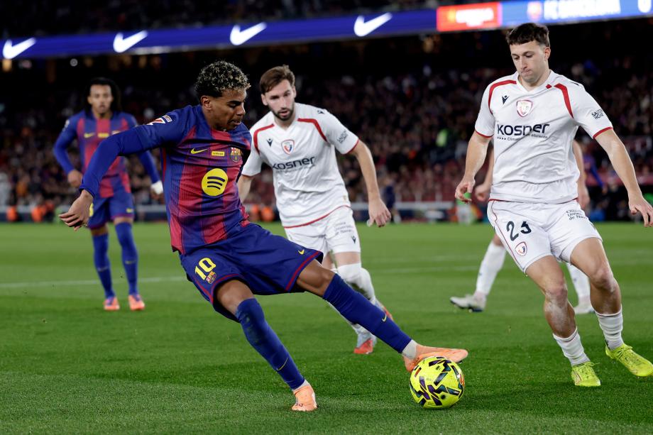 拉菲尼亚梅开二度 巴萨主场2-0完胜奥萨苏纳