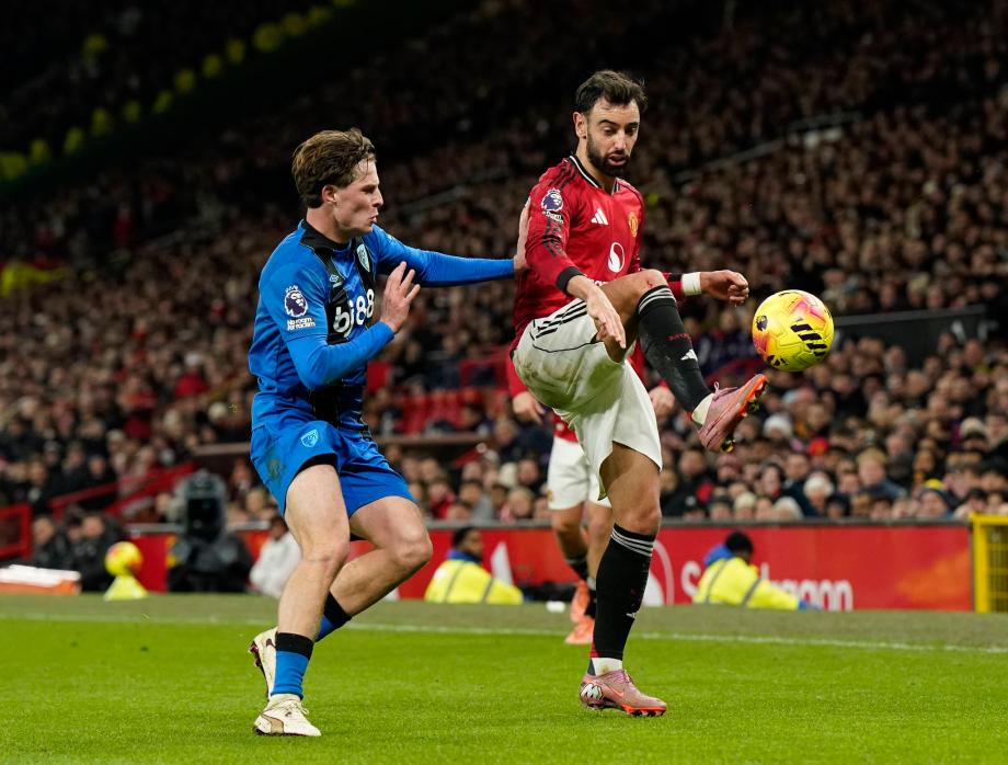 B费任意球破门卡塞米罗建功 曼联4-4伯恩茅斯