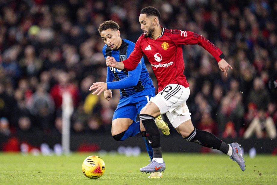 B费任意球破门卡塞米罗建功 曼联4-4伯恩茅斯