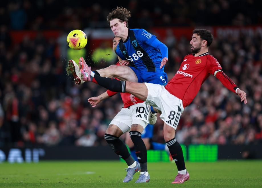 B费任意球破门卡塞米罗建功 曼联4-4伯恩茅斯