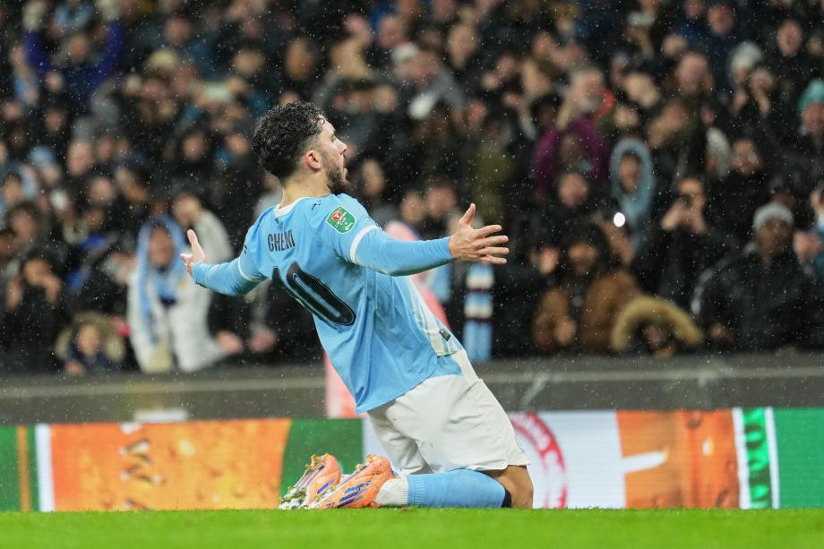 联赛杯-谢尔基破门萨维尼奥建功 曼城2-0晋级四强