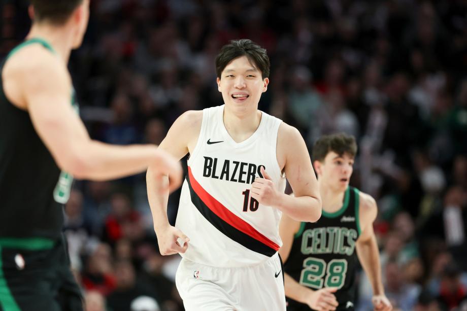 杨瀚森3分 开拓者终结凯尔特人4连胜