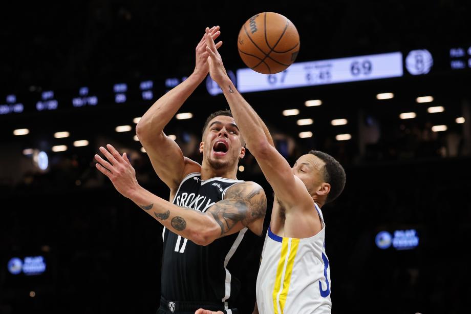 库里27分5助 勇士六人上双胜篮网