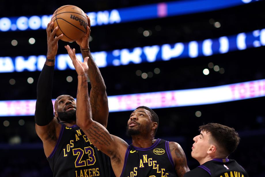 詹姆斯31+9+6东契奇34+6+8 湖人主场力擒灰熊