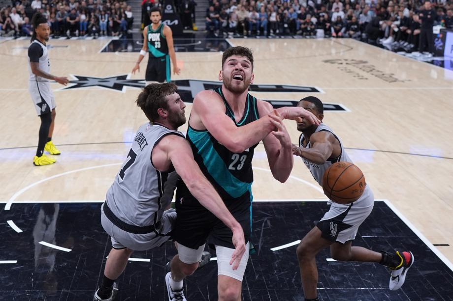 阿夫迪亚29+11+10杨瀚森2分 开拓者险胜马刺