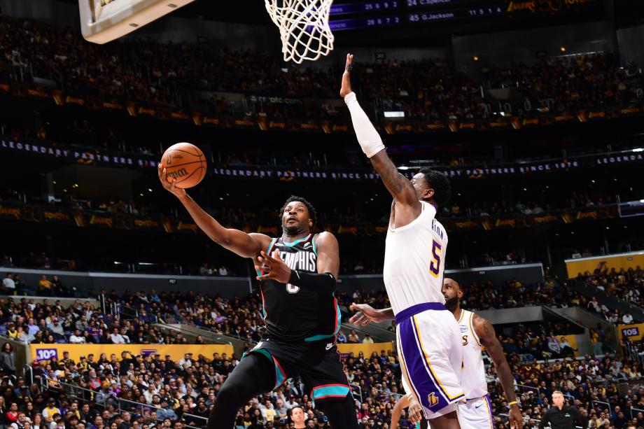 詹姆斯26+10助攻里程碑东契奇36+9 湖人逆转灰熊