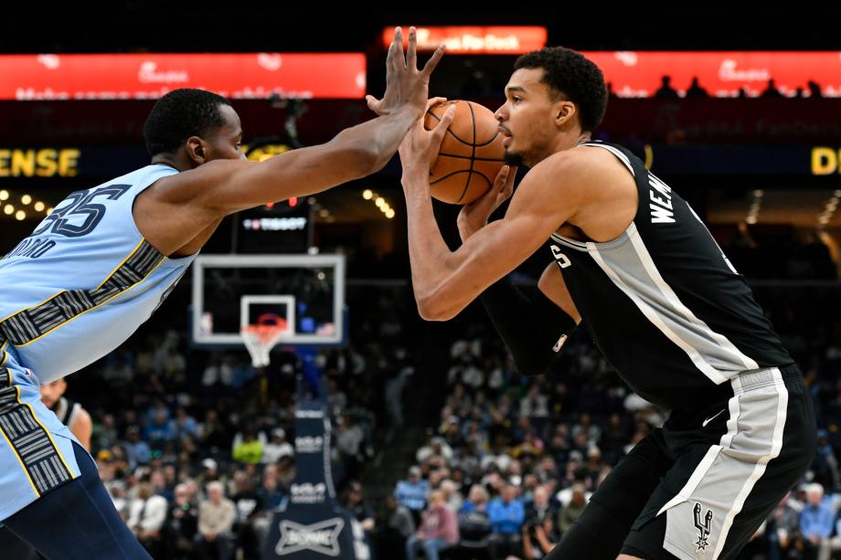 文班亚马复出30分阿尔达马制胜盖帽 马刺不敌灰熊