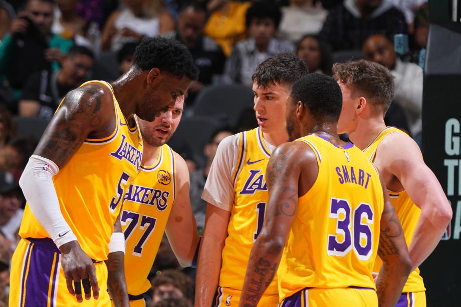 东契奇空砍38+10+10文班亚马16+14 湖人不敌马刺