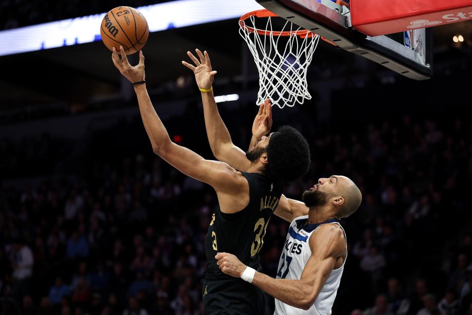 NBA-爱德华兹生涯1万分米切尔30+7 森林狼胜骑士