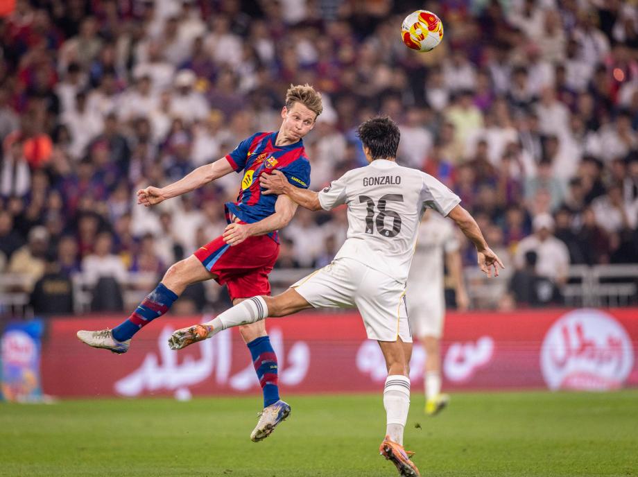 西超杯-拉菲尼亚双响维尼修斯一条龙 巴萨卫冕