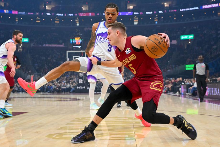 乔治32分马尔卡宁28+12 爵士客场击败骑士