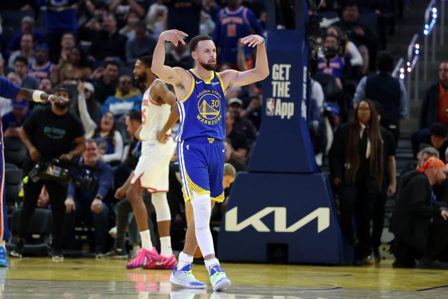 库里27+7巴特勒32+8 勇士主场力克尼克斯夺连胜