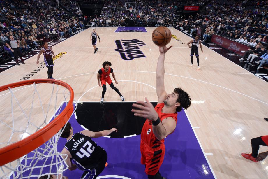 杨瀚森2分1助1断 开拓者擒国王取3连胜