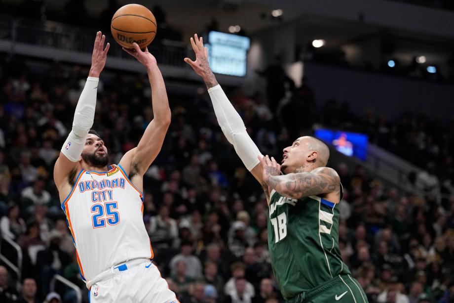 亚历山大40分11助攻字母哥19分 雷霆轻取雄鹿