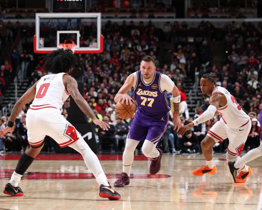 东契奇46+7+11詹姆斯24+5 湖人轻取公牛