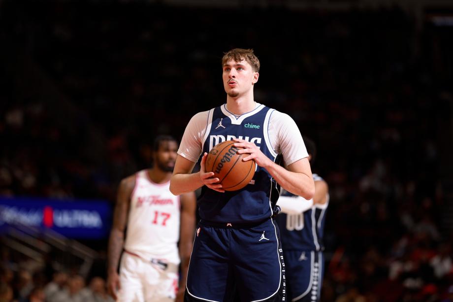 杜兰特关键助攻弗拉格空砍34+12 火箭险胜独行侠