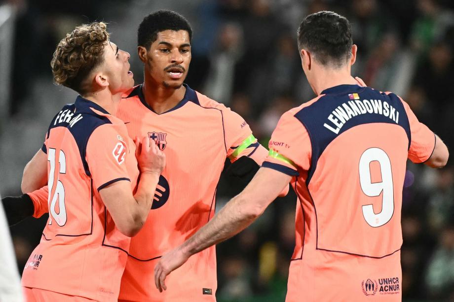 西甲：亚马尔闪击破门费兰建功 巴萨3-1 埃尔切