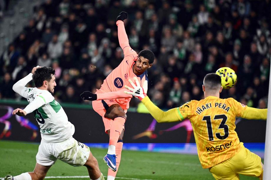 西甲：亚马尔闪击破门费兰建功 巴萨3-1 埃尔切