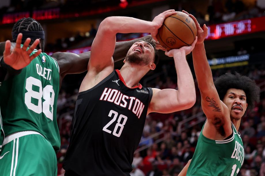 NBA-六人得分上双 凯尔特人轻松战胜火箭