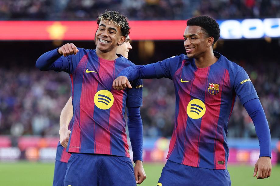 西甲-莱万破门亚马尔世界波 巴萨完胜马略卡