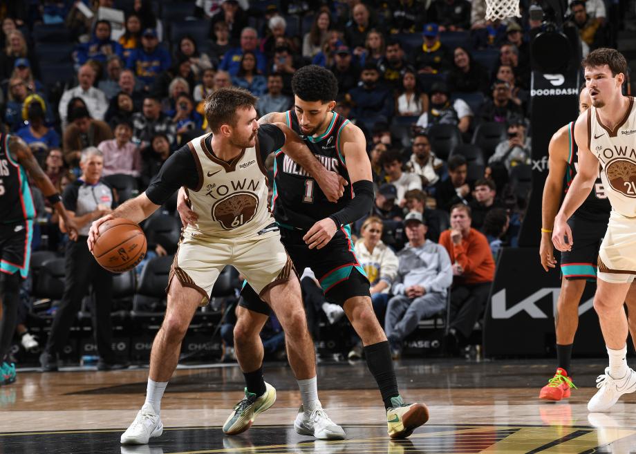 斯宾塞准绝杀霍福德16+9 勇士主场17分逆转灰熊