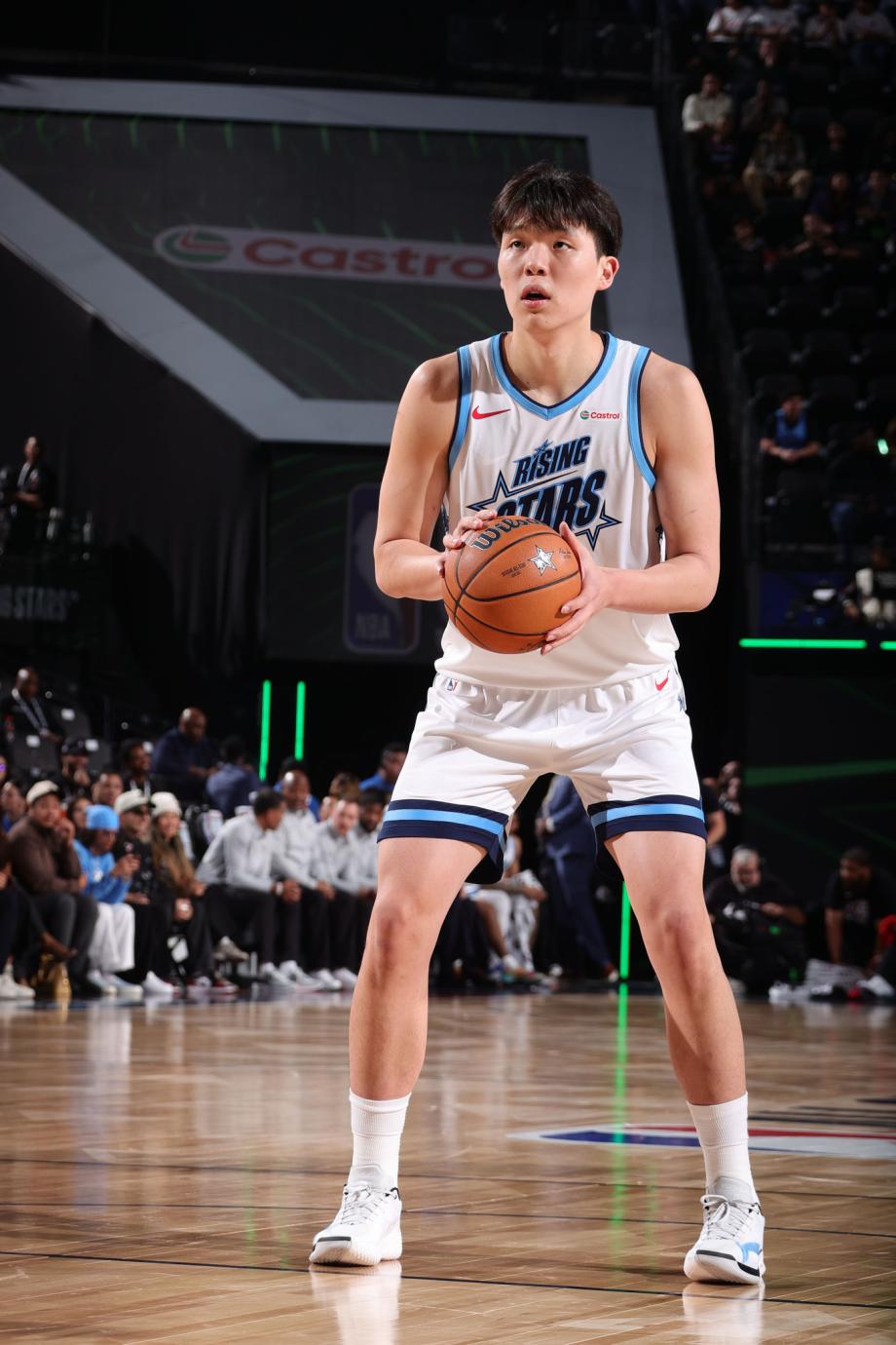 全明星新秀赛：杨瀚森10分2板 安东尼队胜里弗斯队