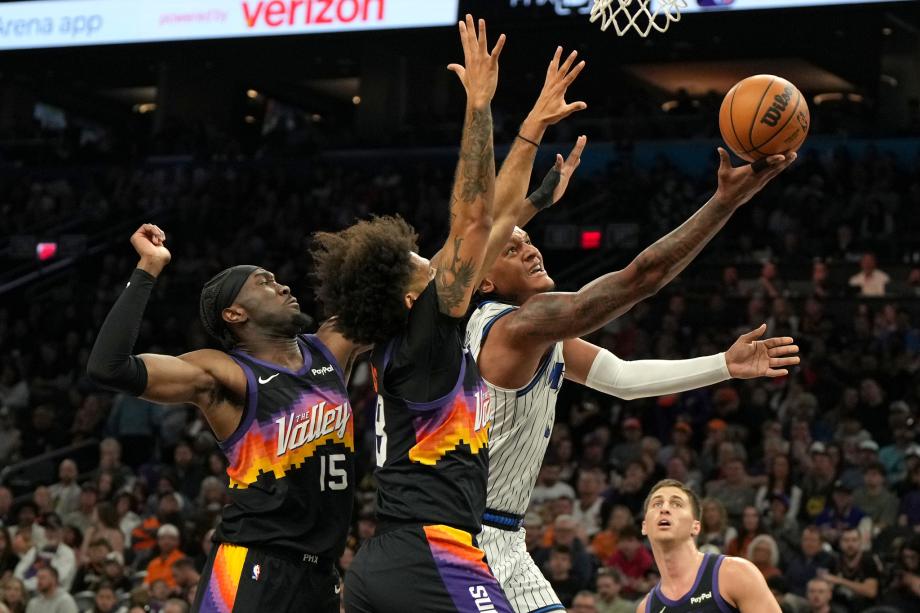 杰伦·格林1.1秒三分压哨绝杀 太阳双加时险胜魔术