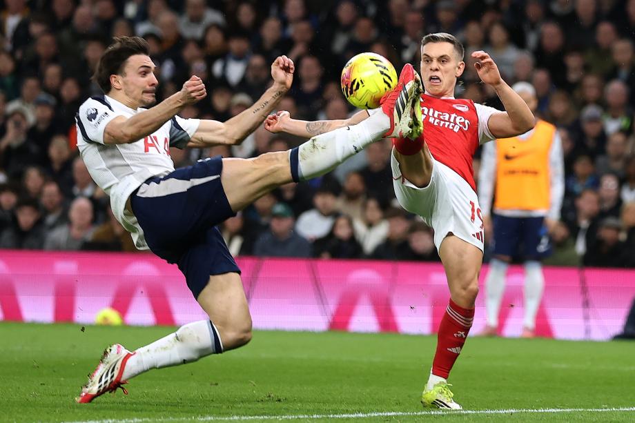 英超-埃泽、约克雷斯梅开二度 阿森纳4-1双杀热刺