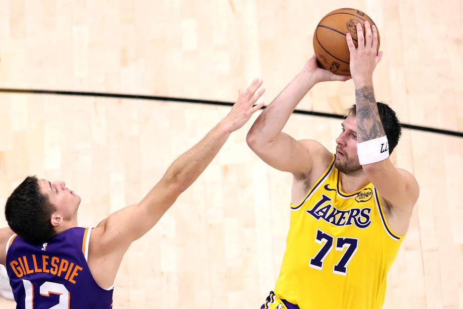 奥尼尔三分准绝杀东契奇空砍41分 太阳胜湖人