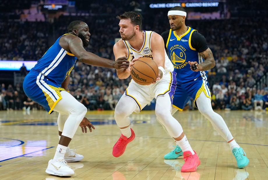 湖人28分大胜勇士结束3连败 詹姆斯22+7