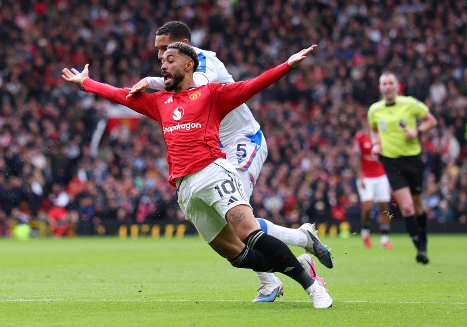 英超-B费传射舍什科破门 曼联2-1逆转10人水晶宫